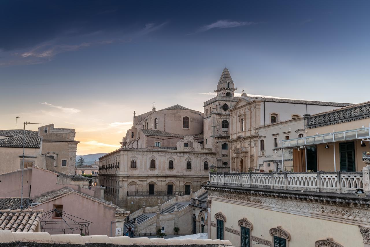 Hotel Porta Reale Νότο Εξωτερικό φωτογραφία